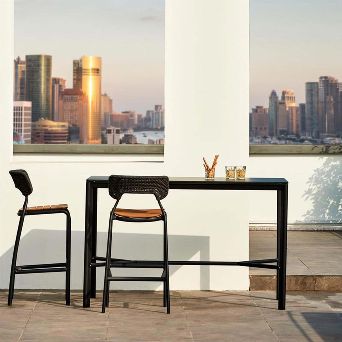 Mindo 102 Outdoor Bar Table