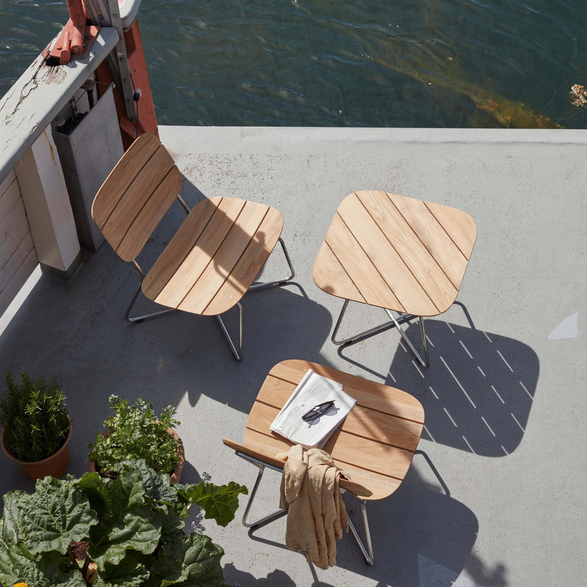 Fritz Hansen Lilium Garden Lounge Table