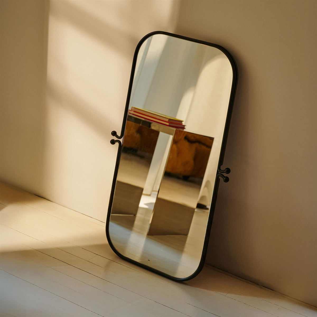 RTH Clasp Mirror