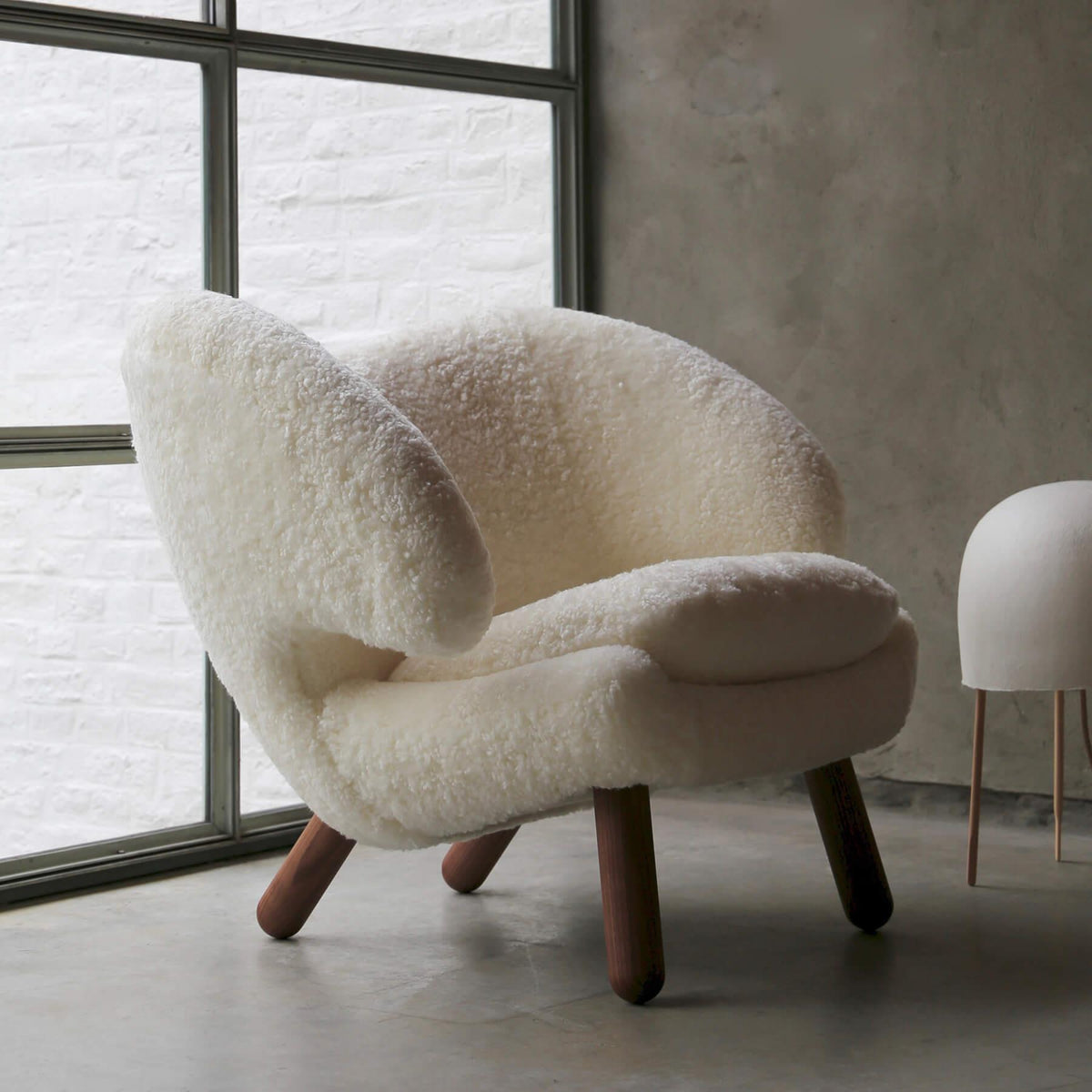 Finn Juhl The Pelican Chair In Sheepskin