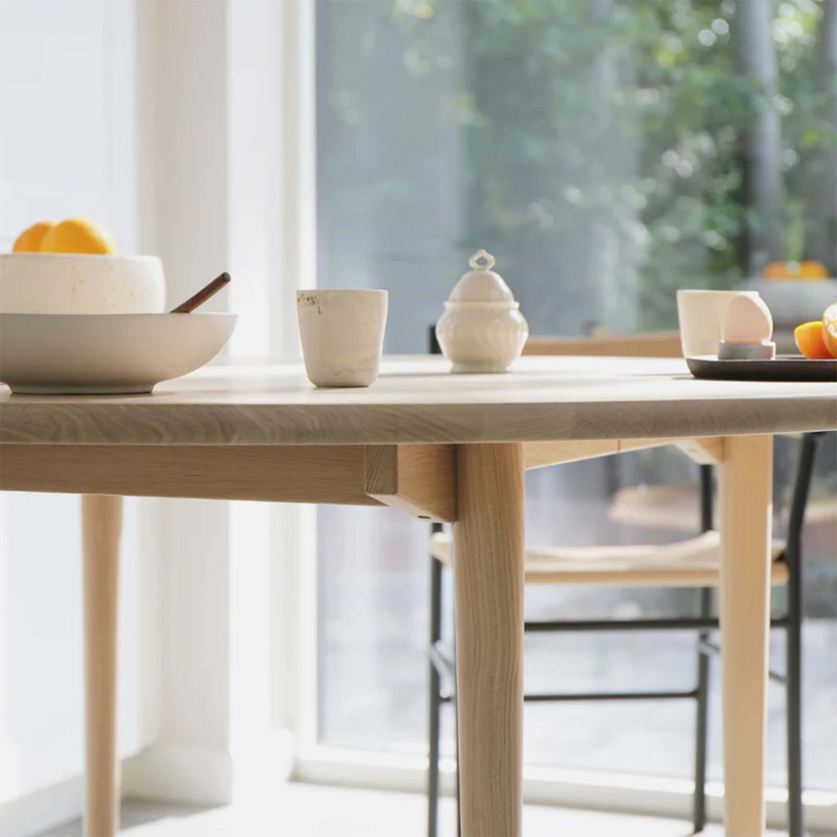 MAKE nordic Holmen Extendable Round Dining Table
