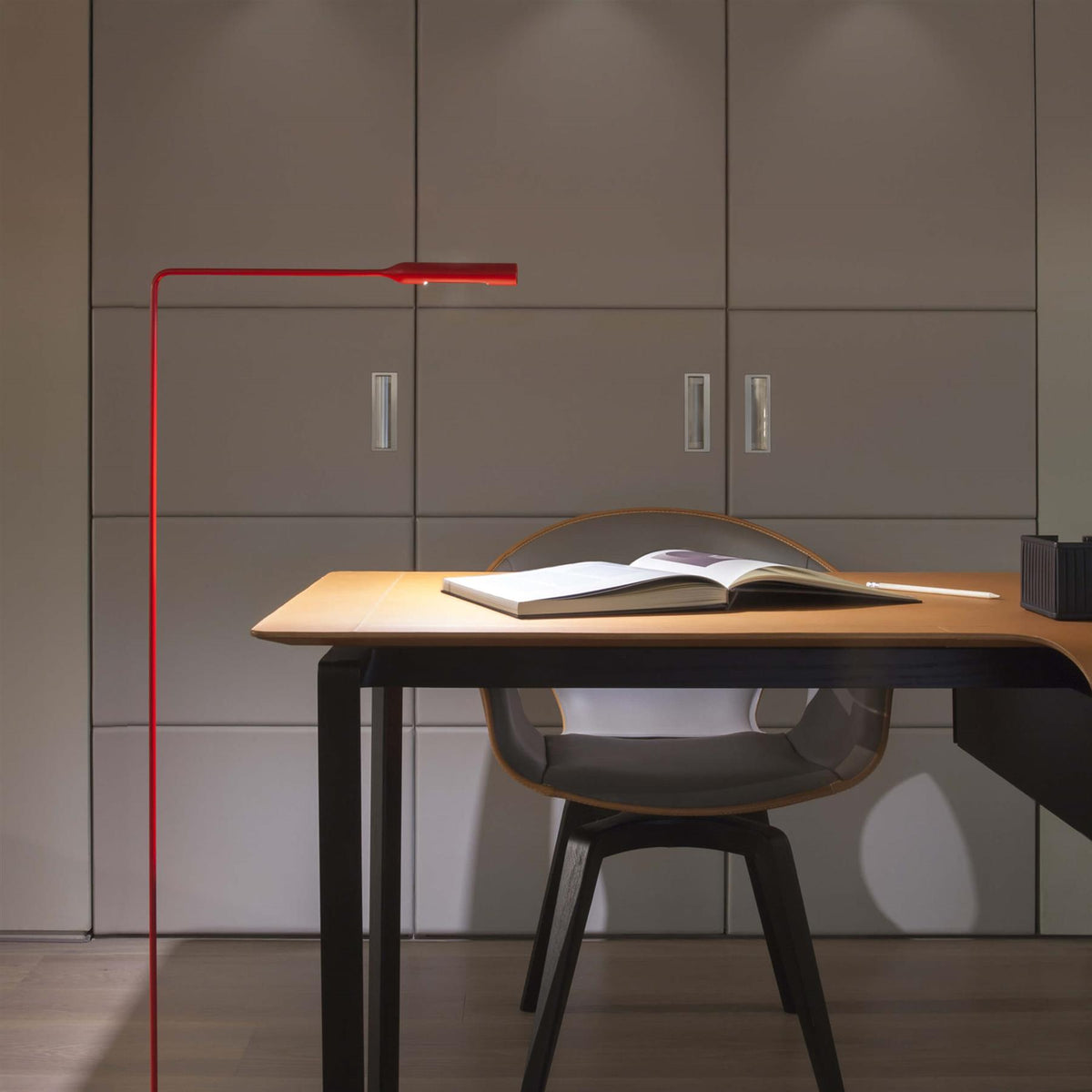 Lumina Flo Lounge Floor Lamp
