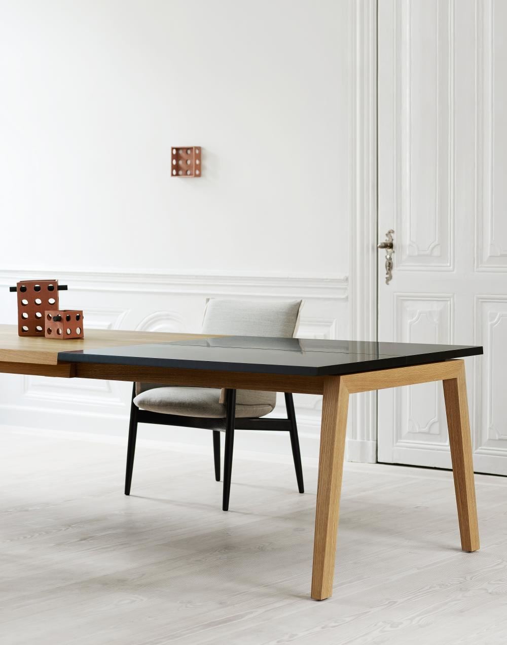 Carl Hansen & Son SH900 Extendable Dining Table