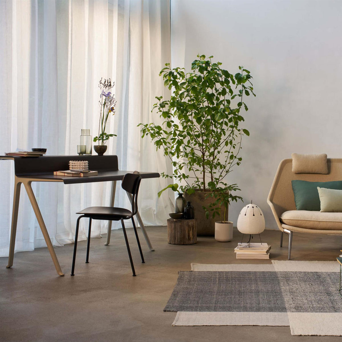 Vitra Courier Desk
