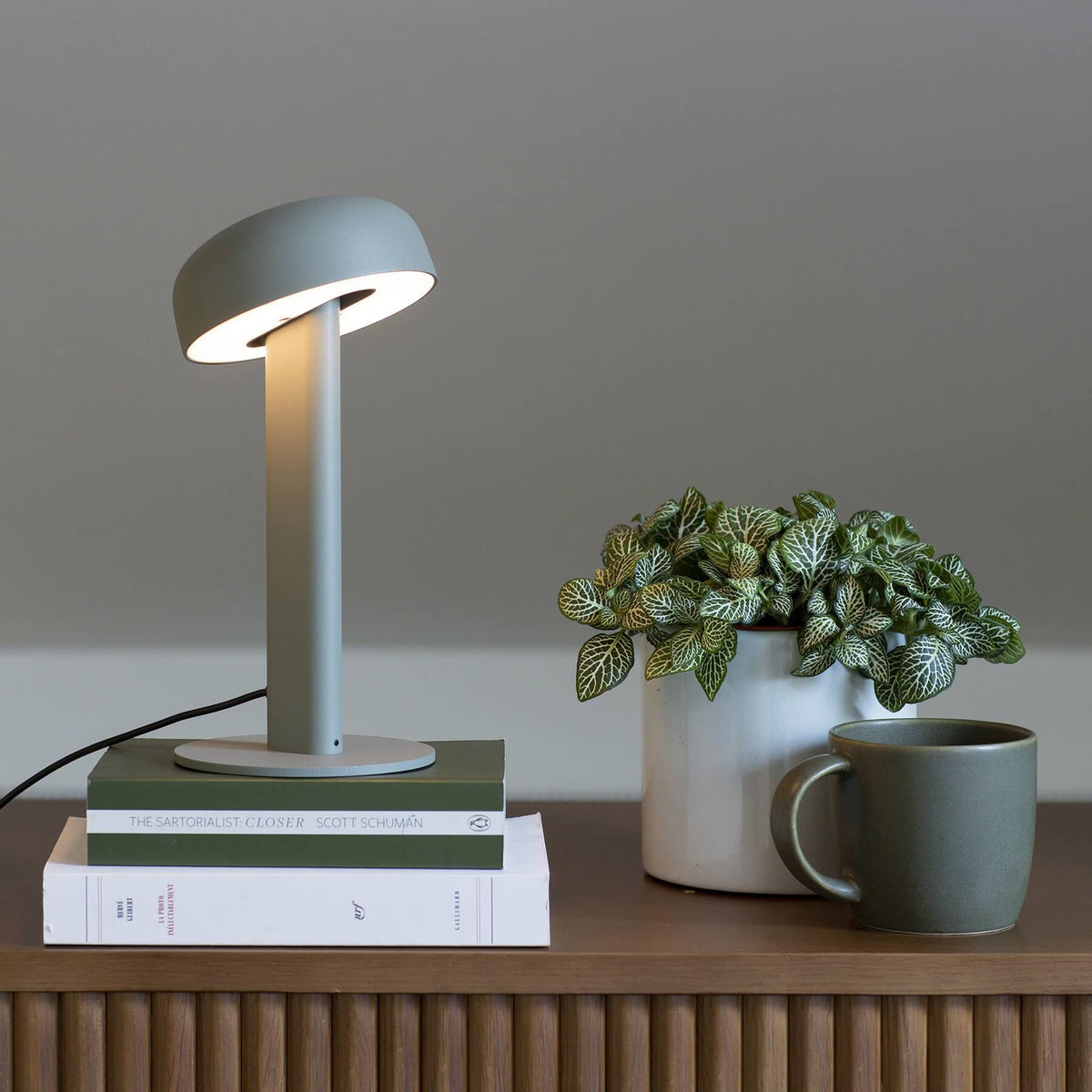 TIPTOE NOD Table Lamp