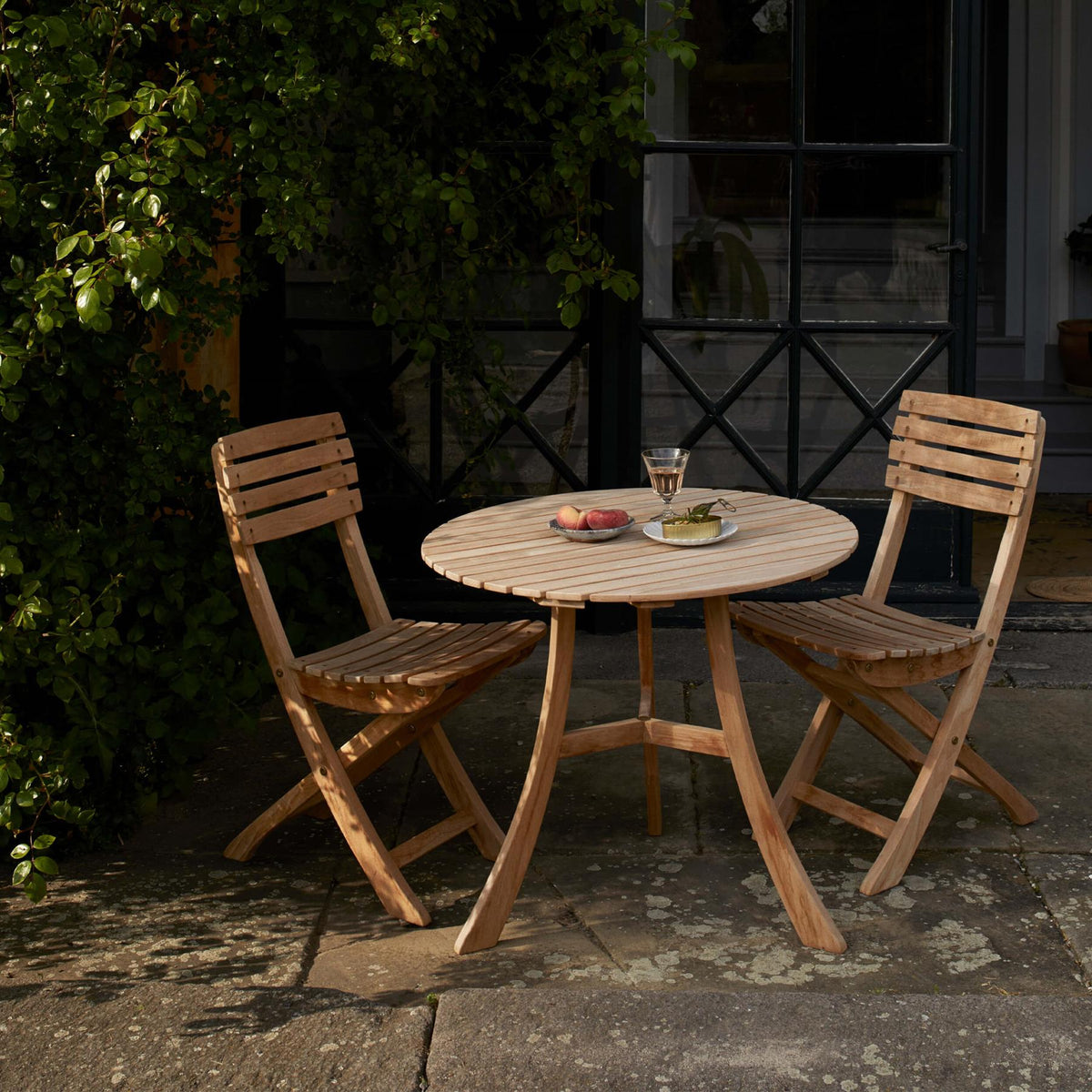 Fritz Hansen Vendia Round Garden Table