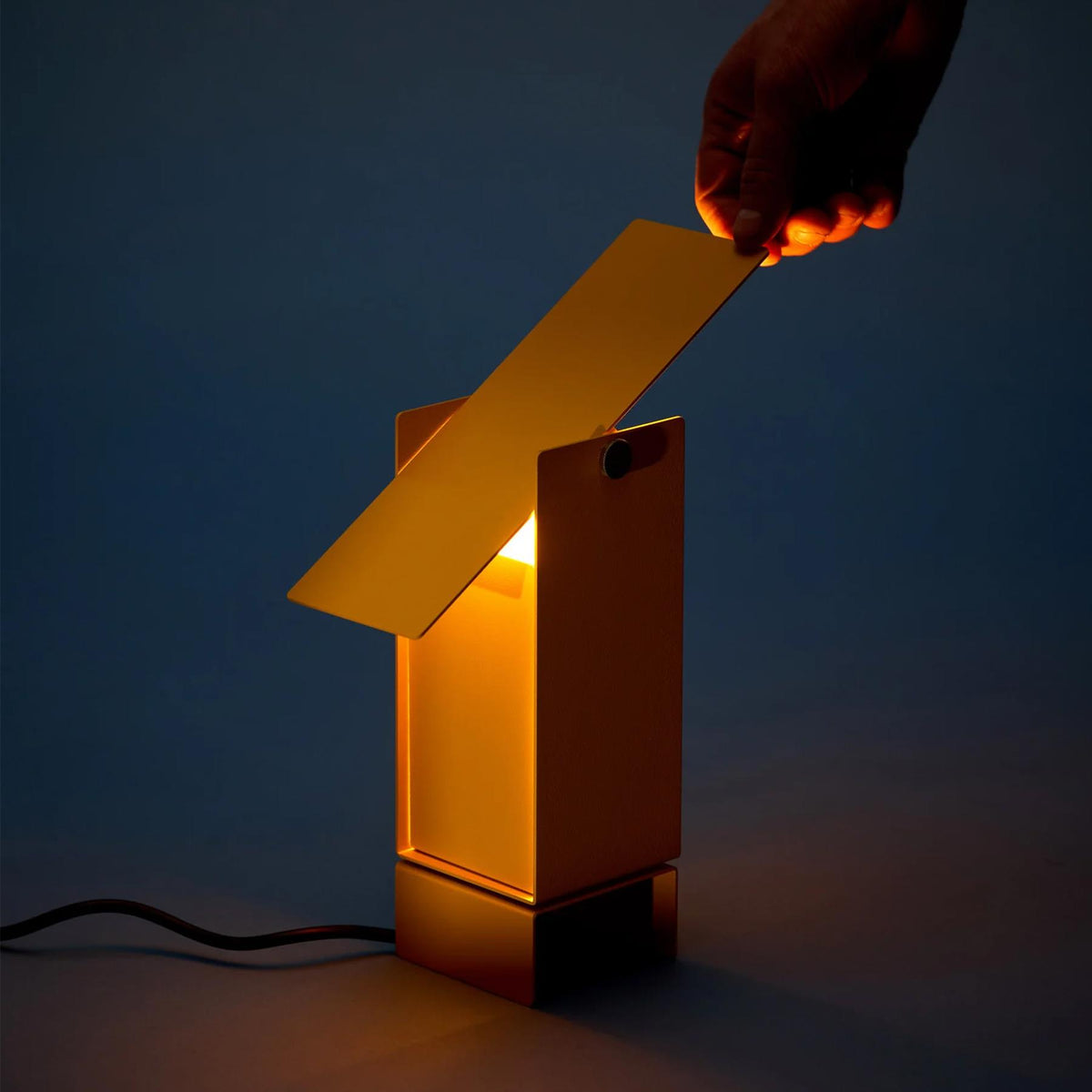 Moebe Pivoting Table Lamp