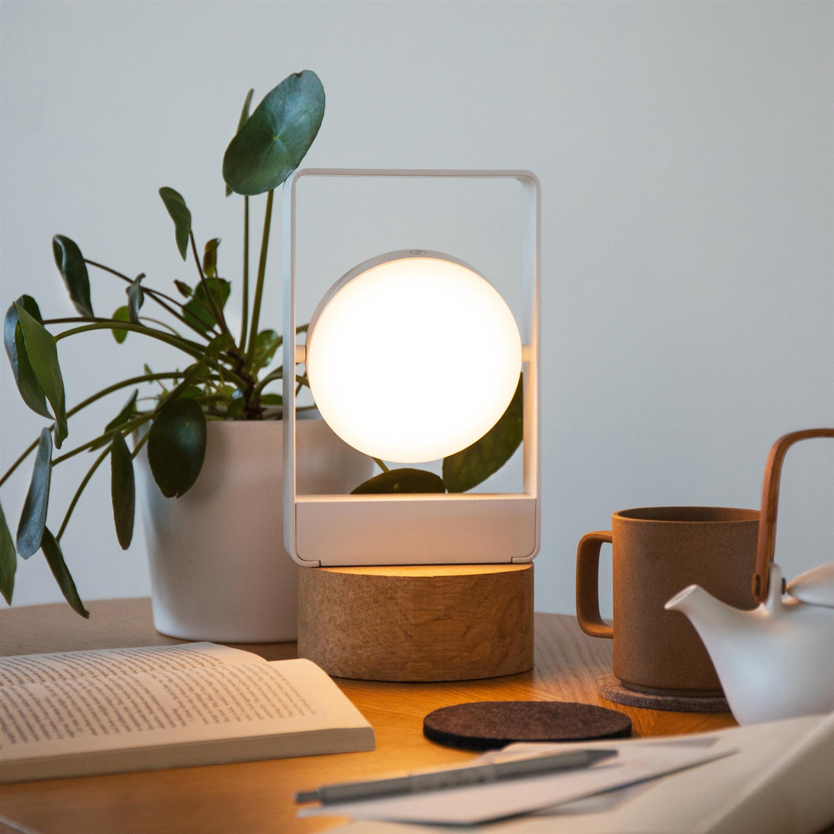 Case Furniture Mouro Portable Rechargeable Table Lamp
