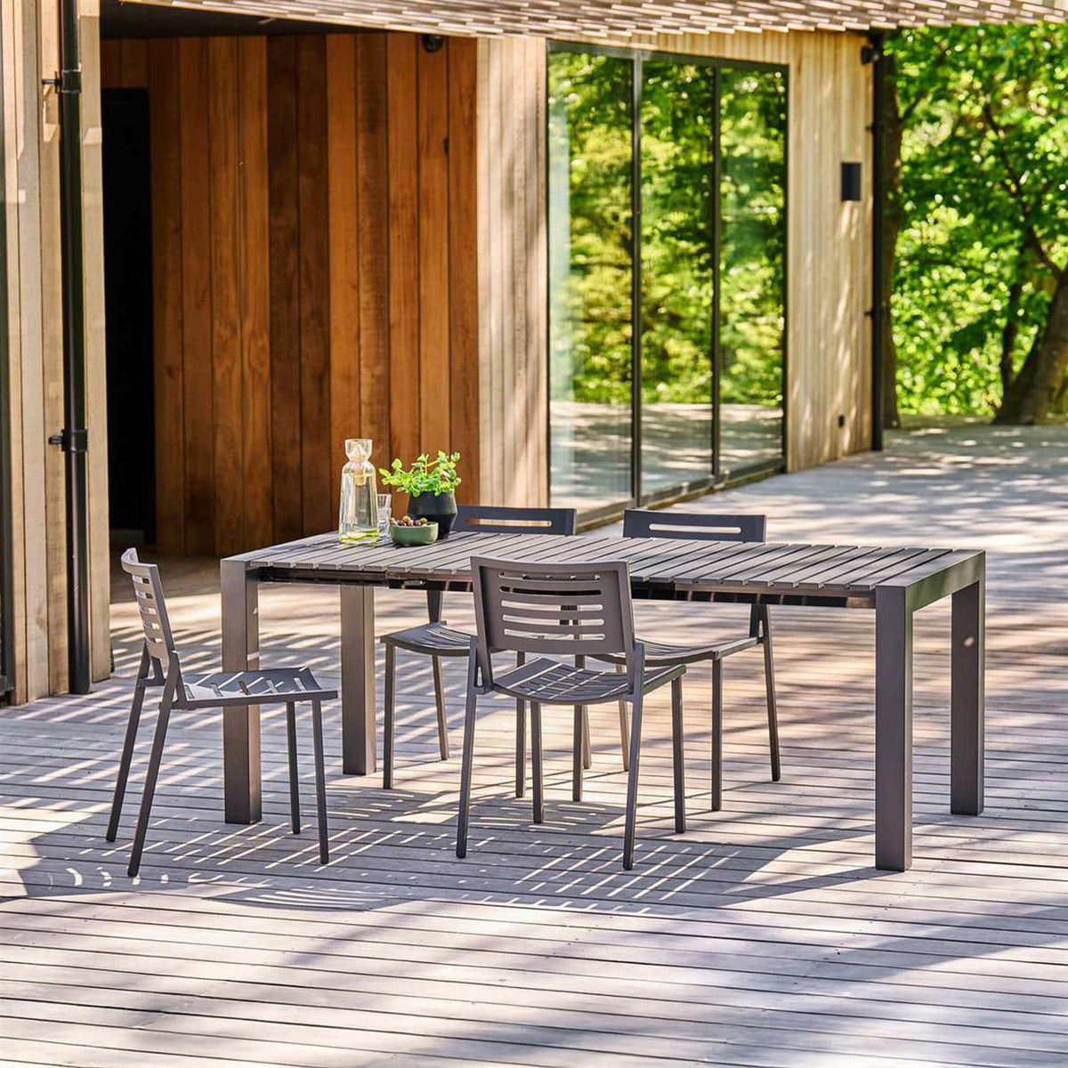Mindo 111 Extendable Outdoor Dining Table