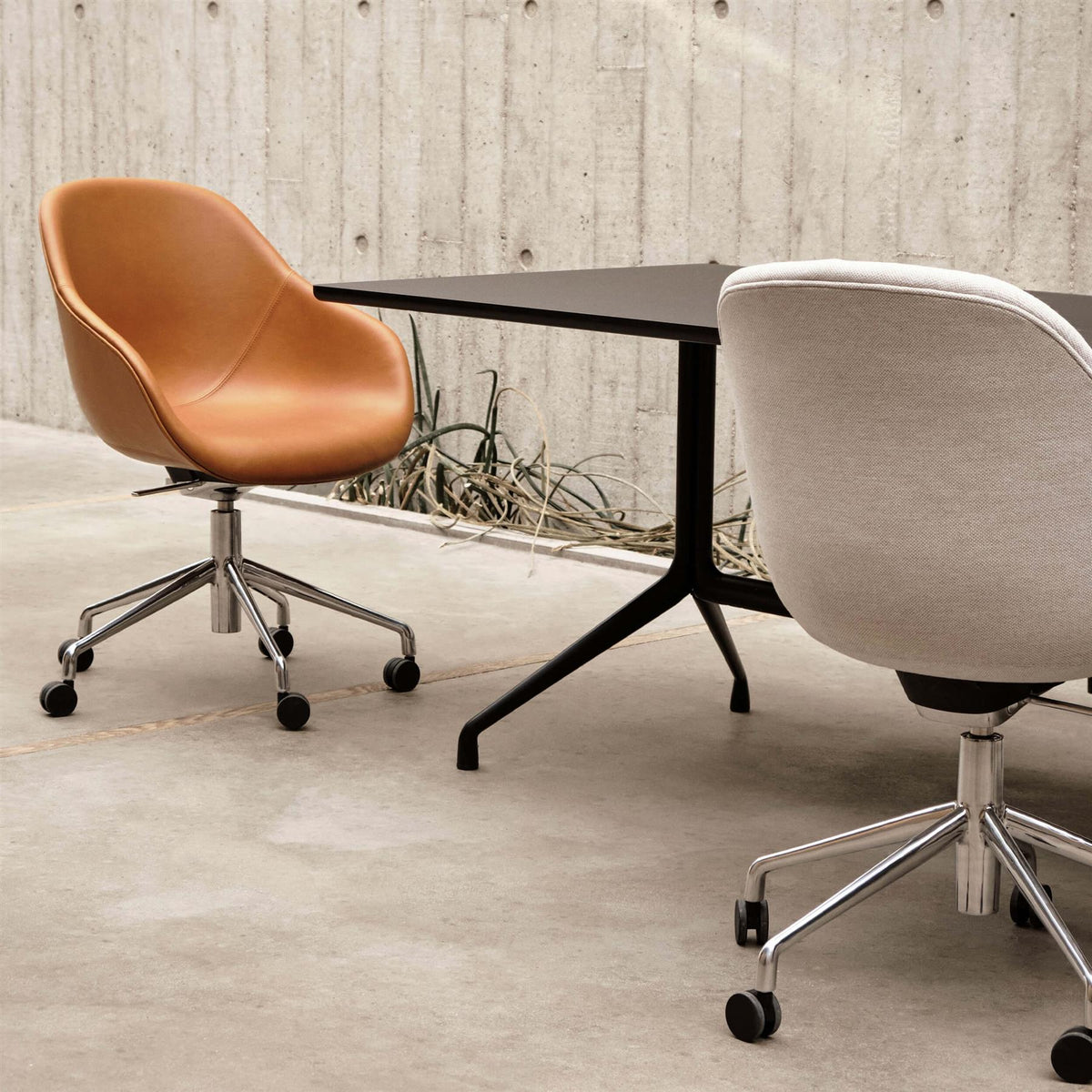 HAY AAC 155 Chair with 5 Star Swivel Base Tilt Gas Lift Wheel Base