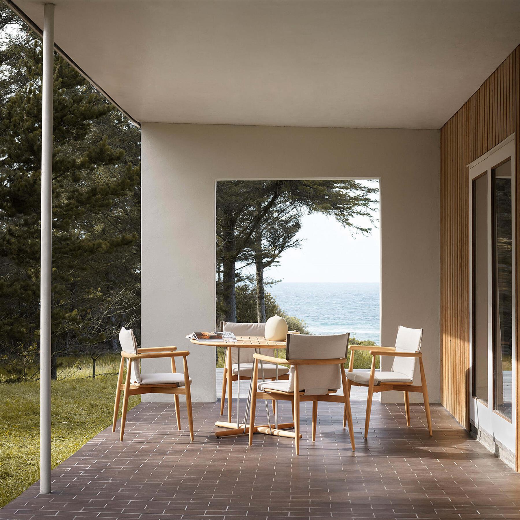 Carl Hansen & Son E022 Embrace Outdoor Dining Table