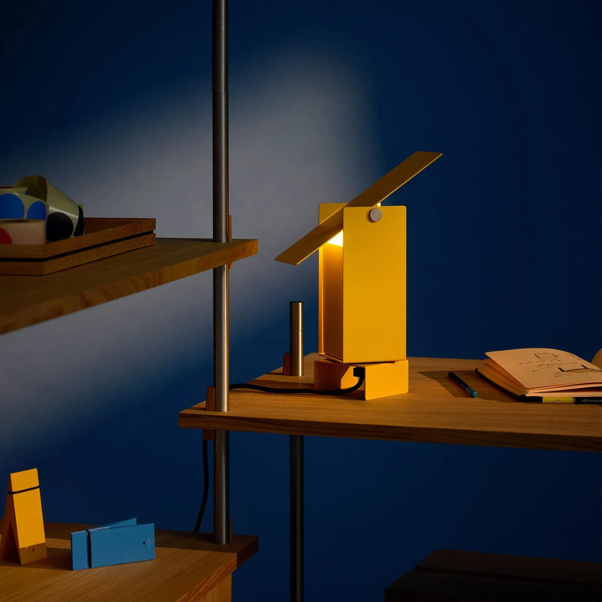 Moebe Pivoting Table Lamp
