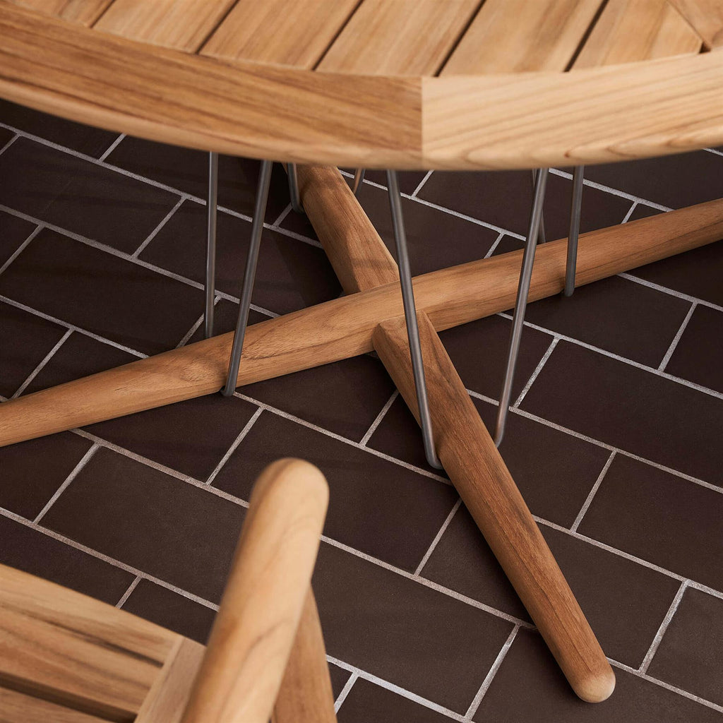 Carl Hansen & Son E022 Embrace Outdoor Dining Table