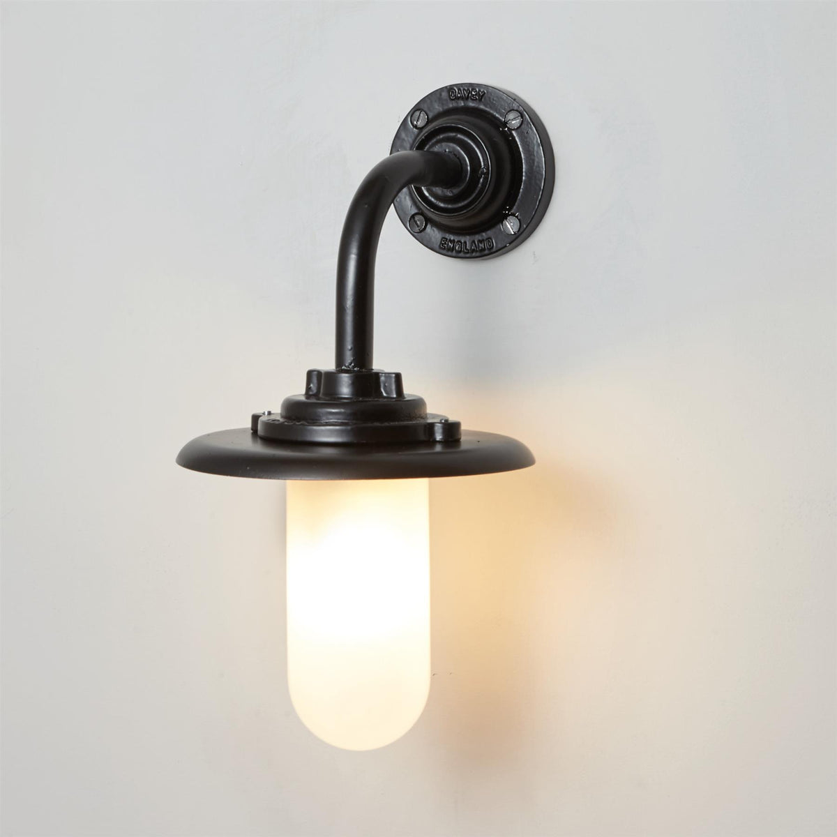Davey Exterior Bracket Wall Light, Round 7677