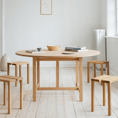 Moebe Round Dining Table | Holloways of Ludlow